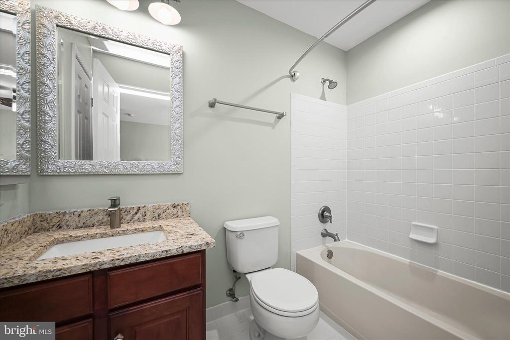 7128 CRABBURY COURT