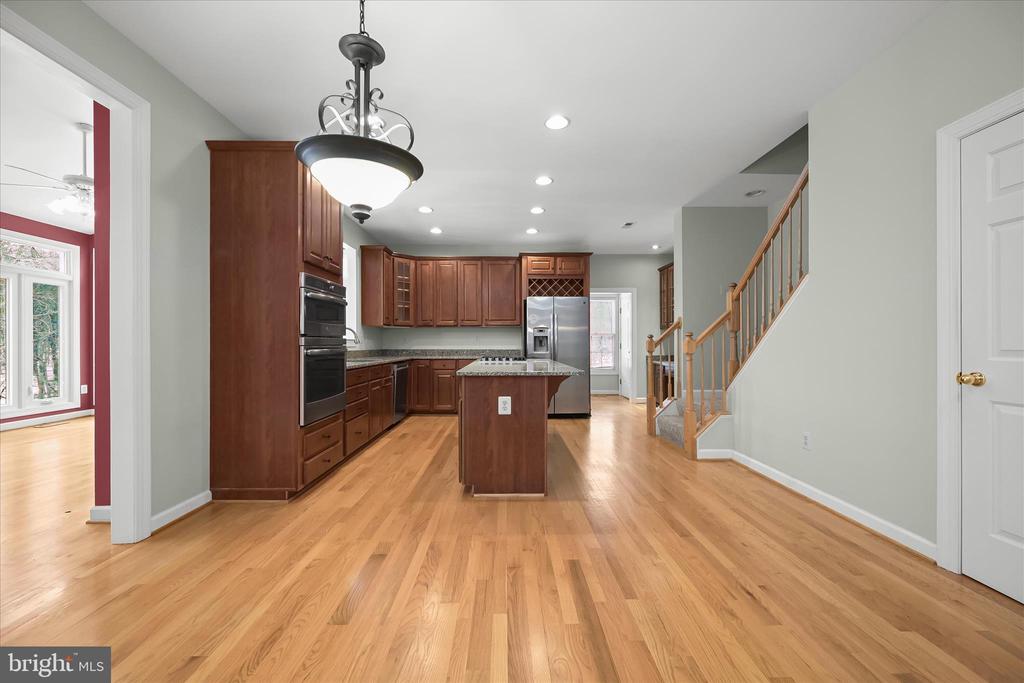 7128 CRABBURY COURT