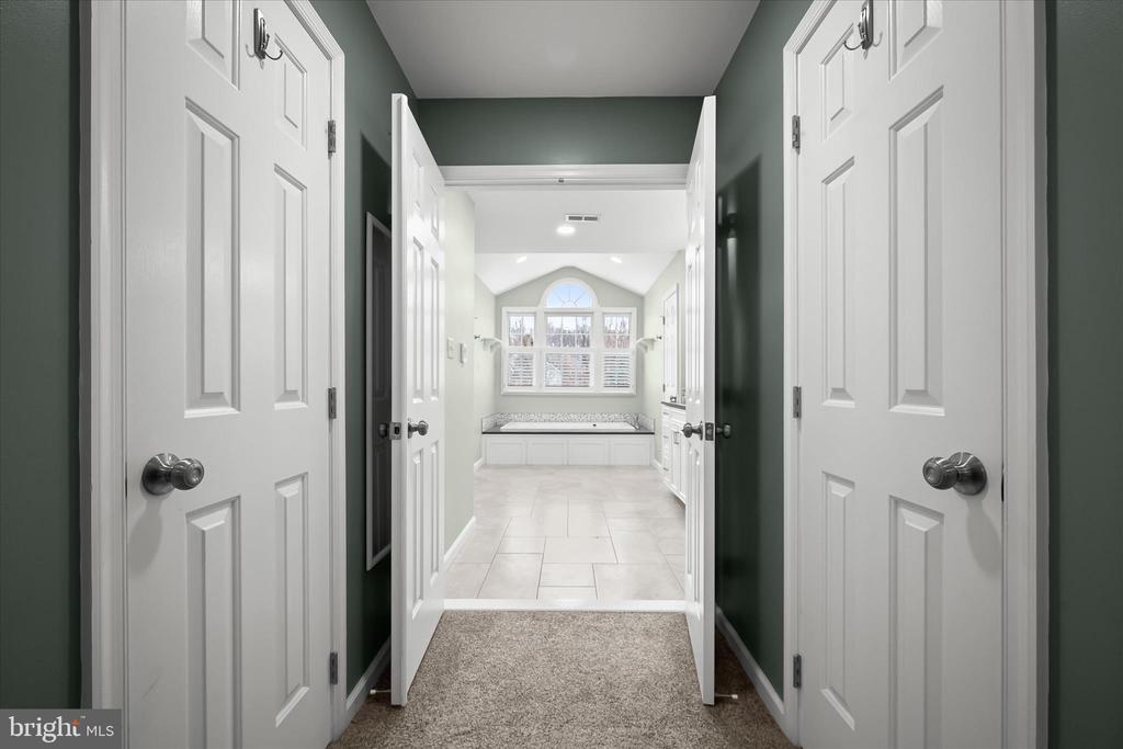 7128 CRABBURY COURT