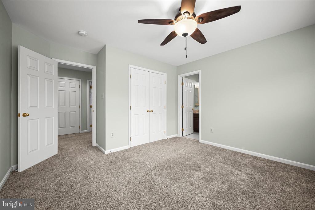 7128 CRABBURY COURT