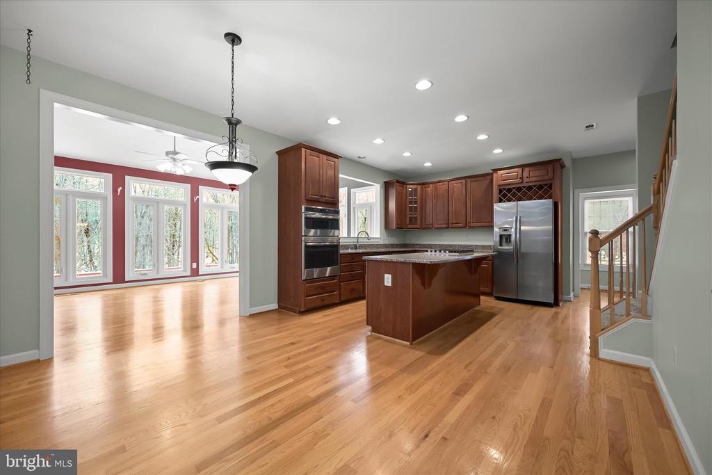 7128 CRABBURY COURT