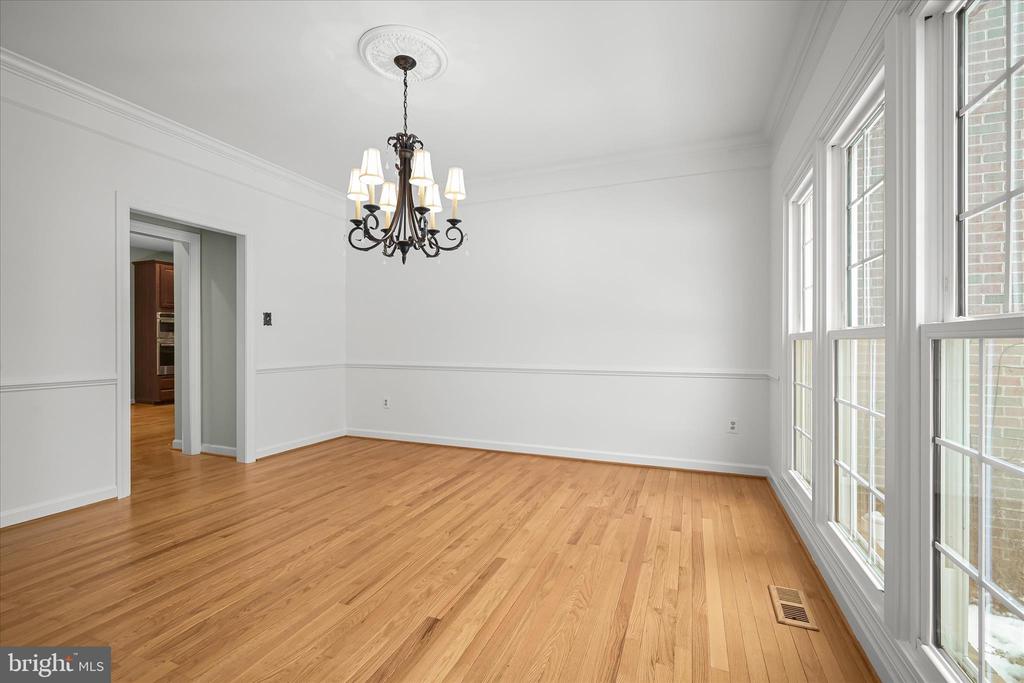 7128 CRABBURY COURT