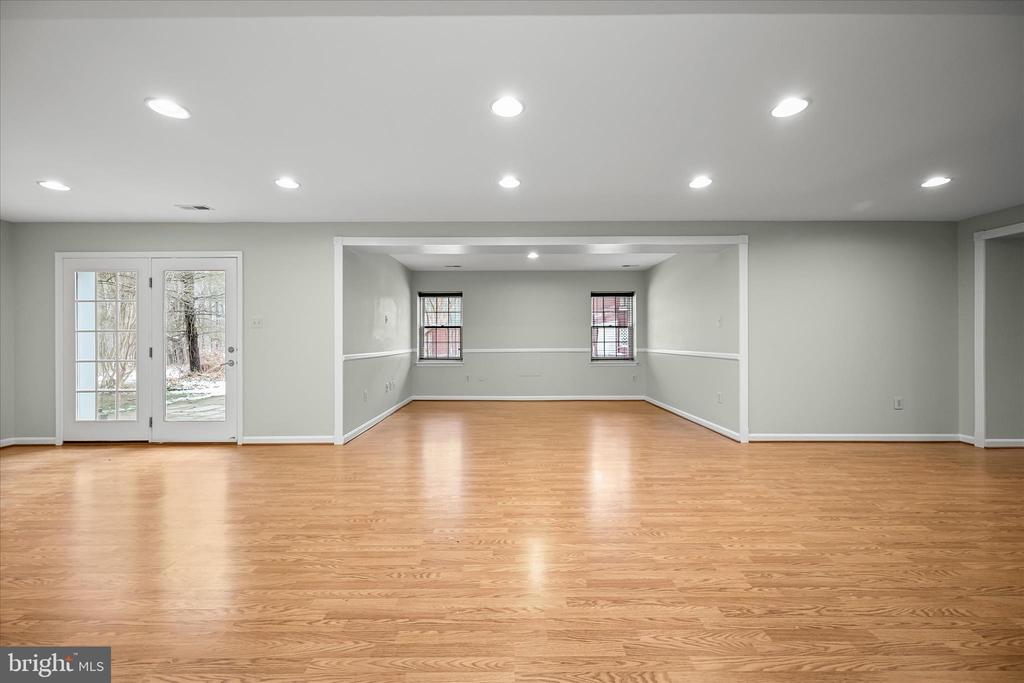 7128 CRABBURY COURT