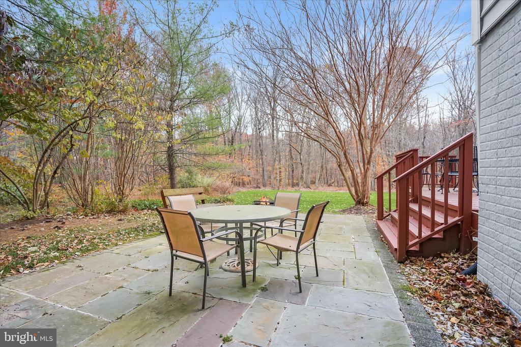 7128 CRABBURY COURT