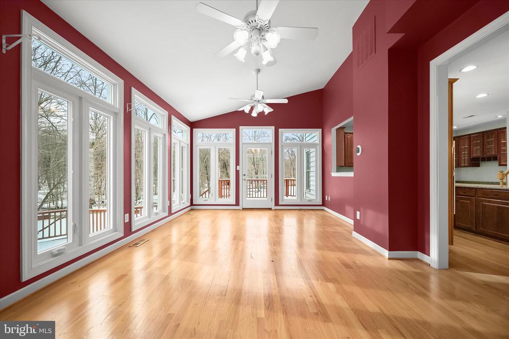 7128 CRABBURY COURT