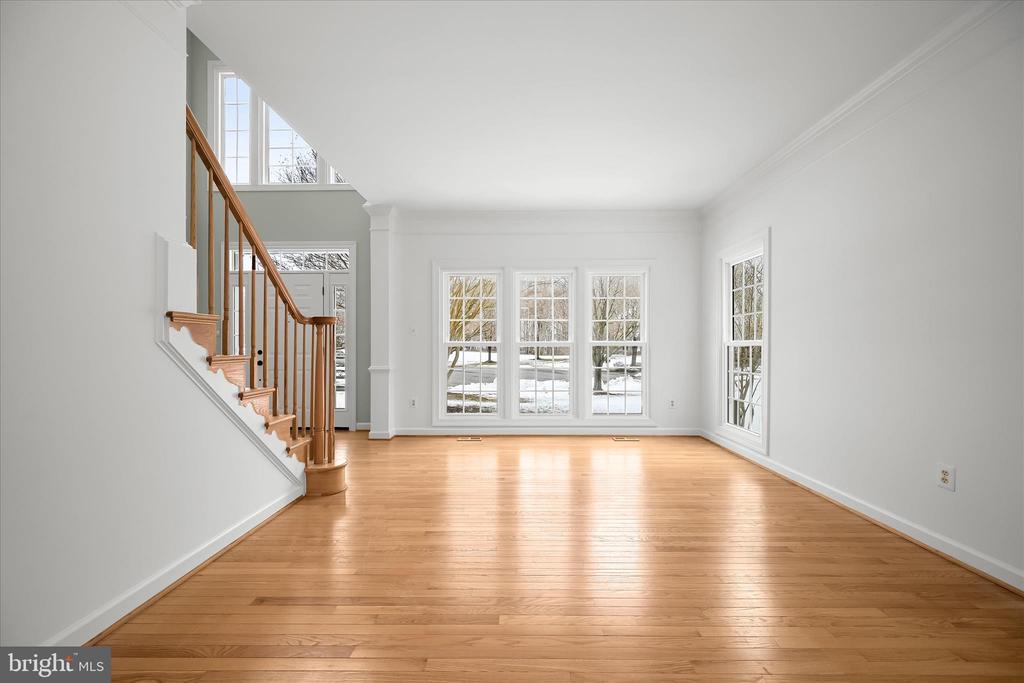 7128 CRABBURY COURT