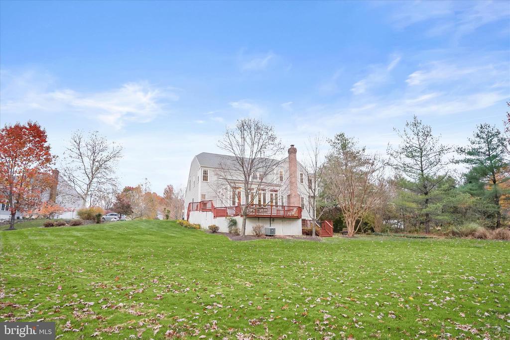 7128 CRABBURY COURT
