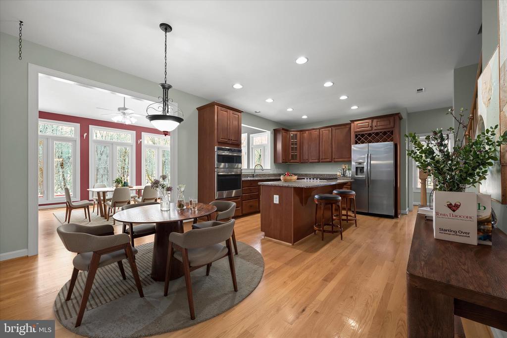 7128 CRABBURY COURT
