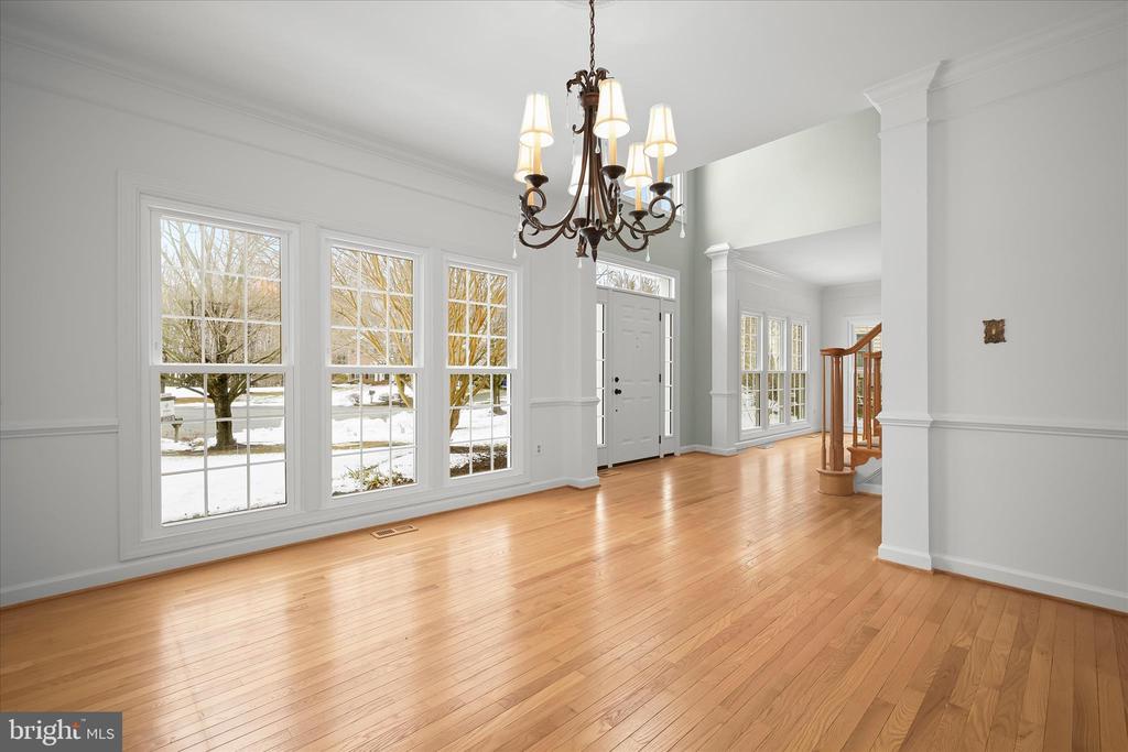 7128 CRABBURY COURT