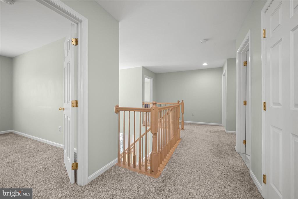 7128 CRABBURY COURT