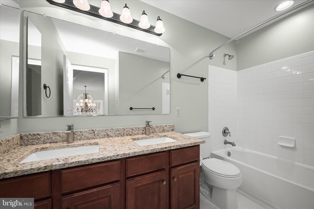 7128 CRABBURY COURT