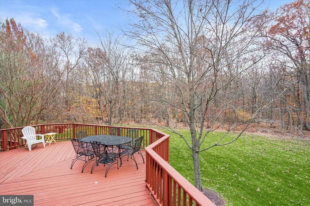 7128 CRABBURY COURT
