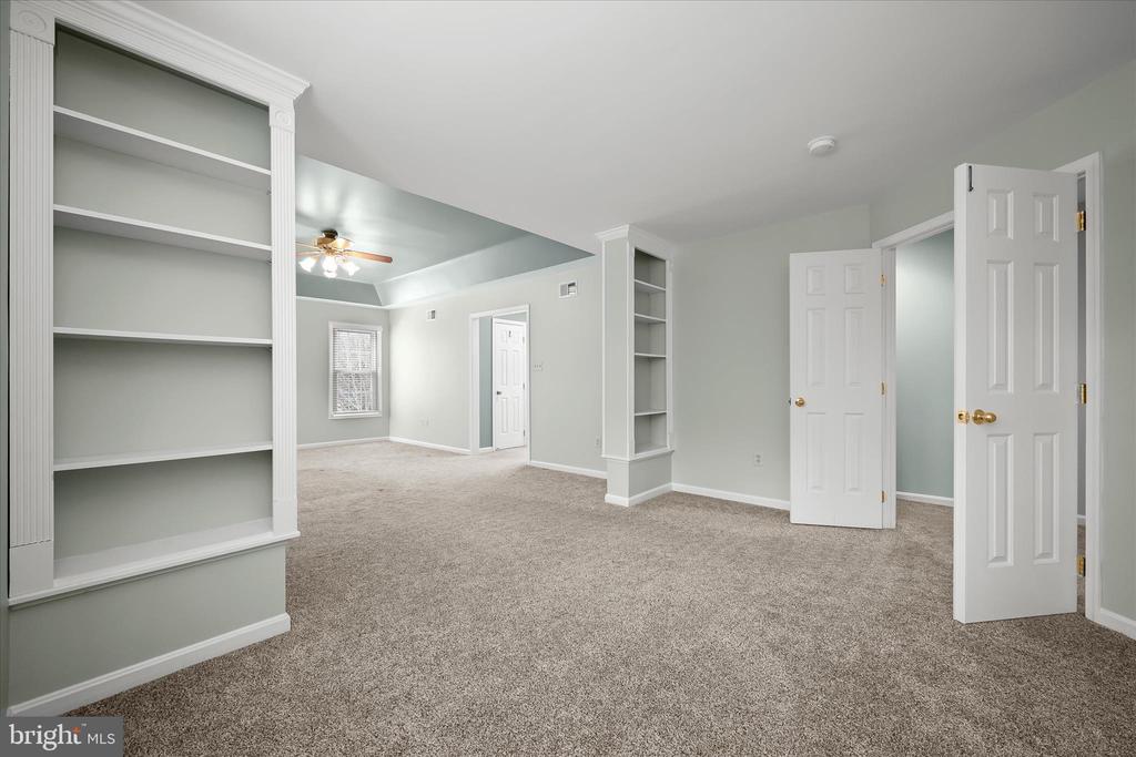 7128 CRABBURY COURT