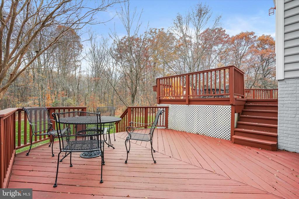 7128 CRABBURY COURT