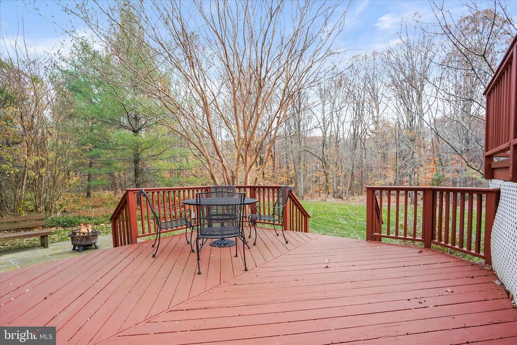 7128 CRABBURY COURT