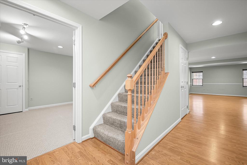 7128 CRABBURY COURT