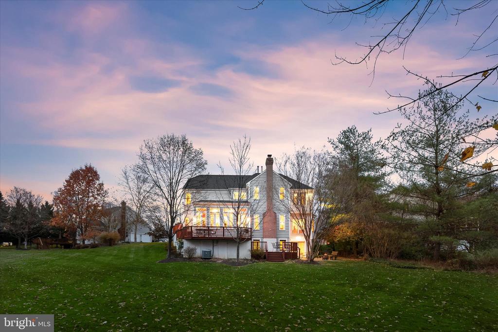 7128 CRABBURY COURT