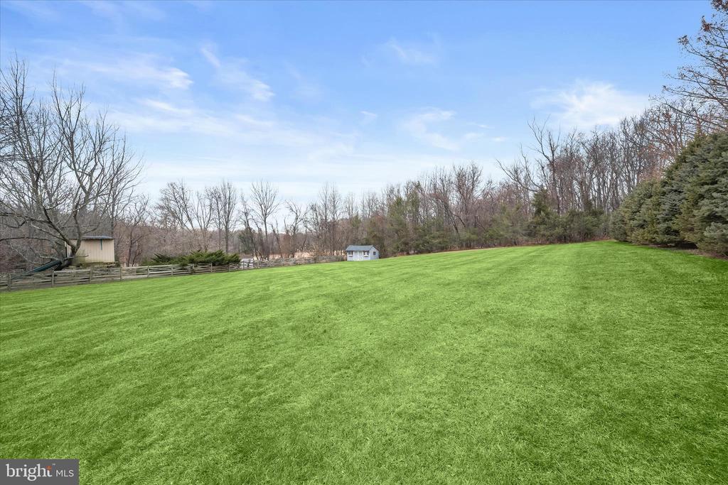 2028 MEADOW TREE CT