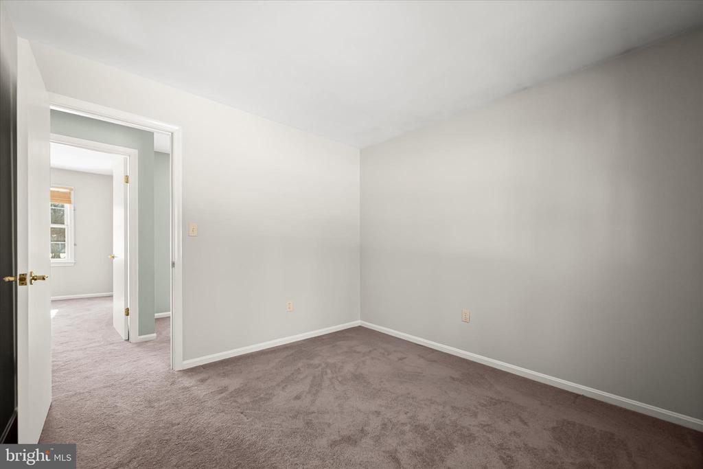 3300 ROSCOMMON DRIVE