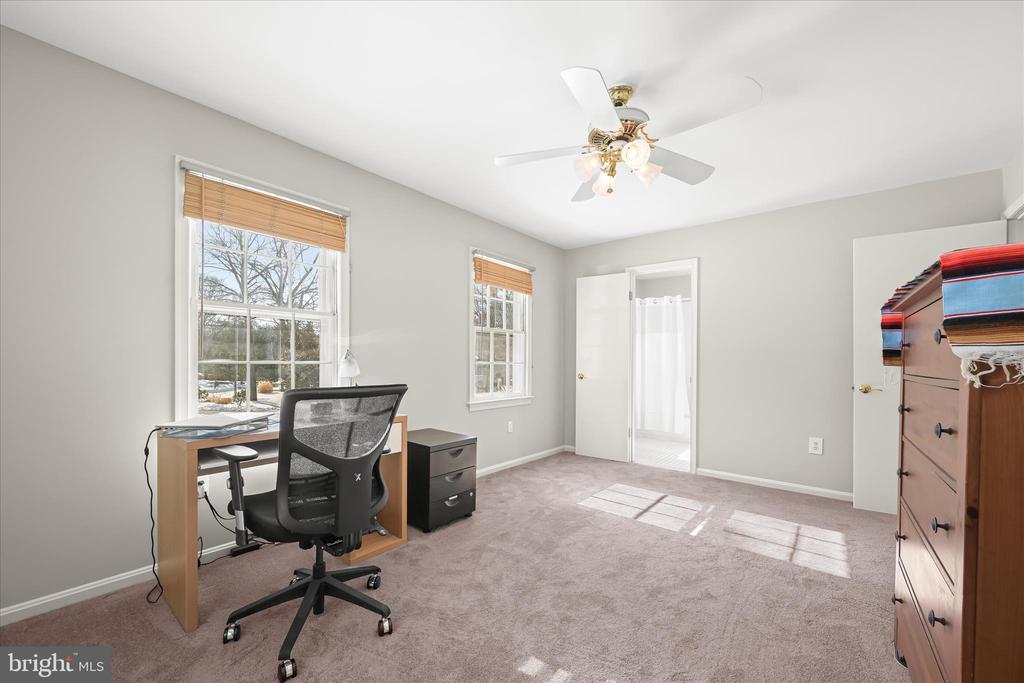 3300 ROSCOMMON DRIVE