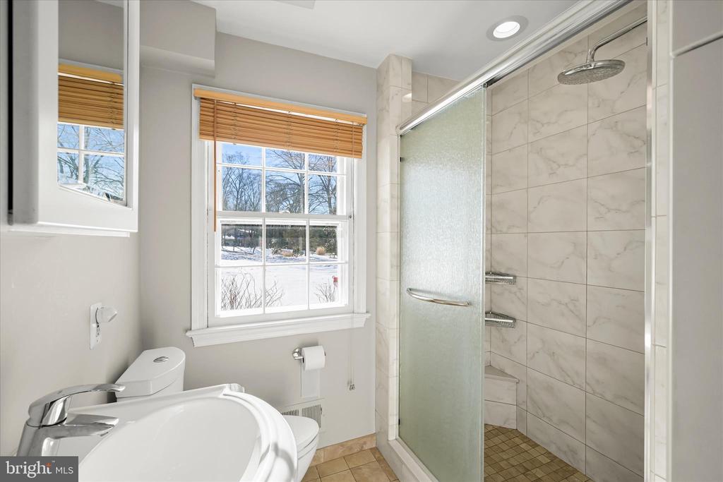 3300 ROSCOMMON DRIVE