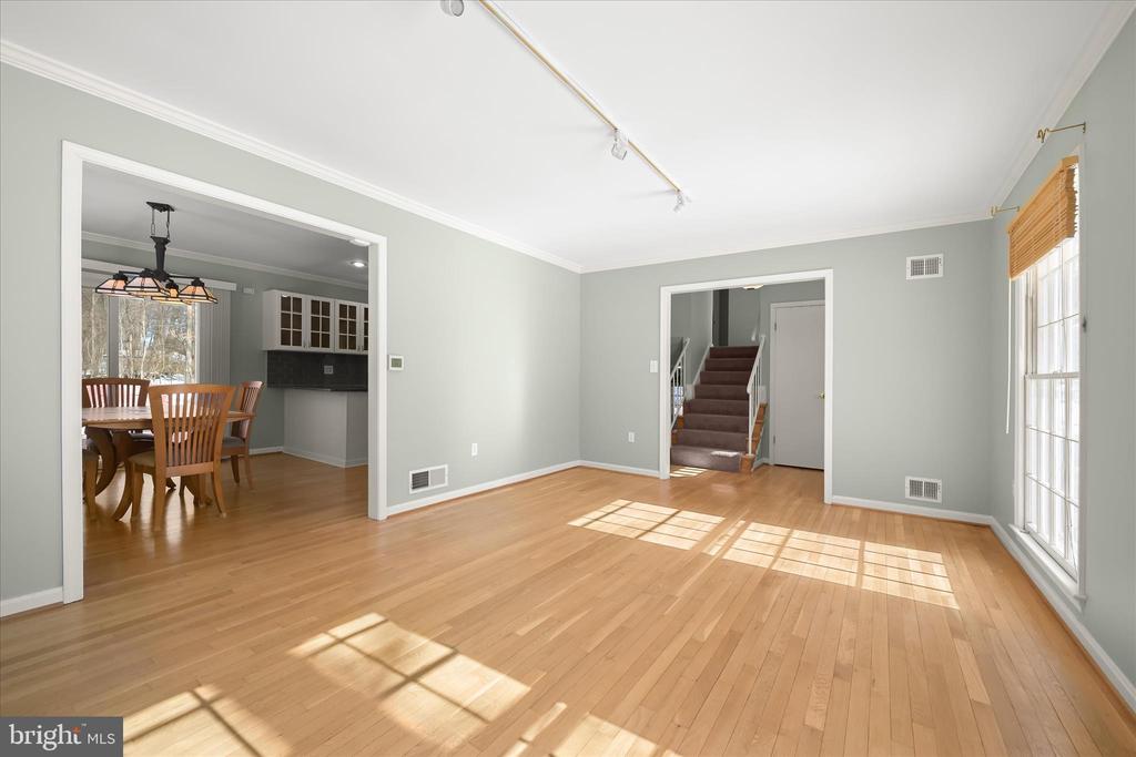 3300 ROSCOMMON DRIVE