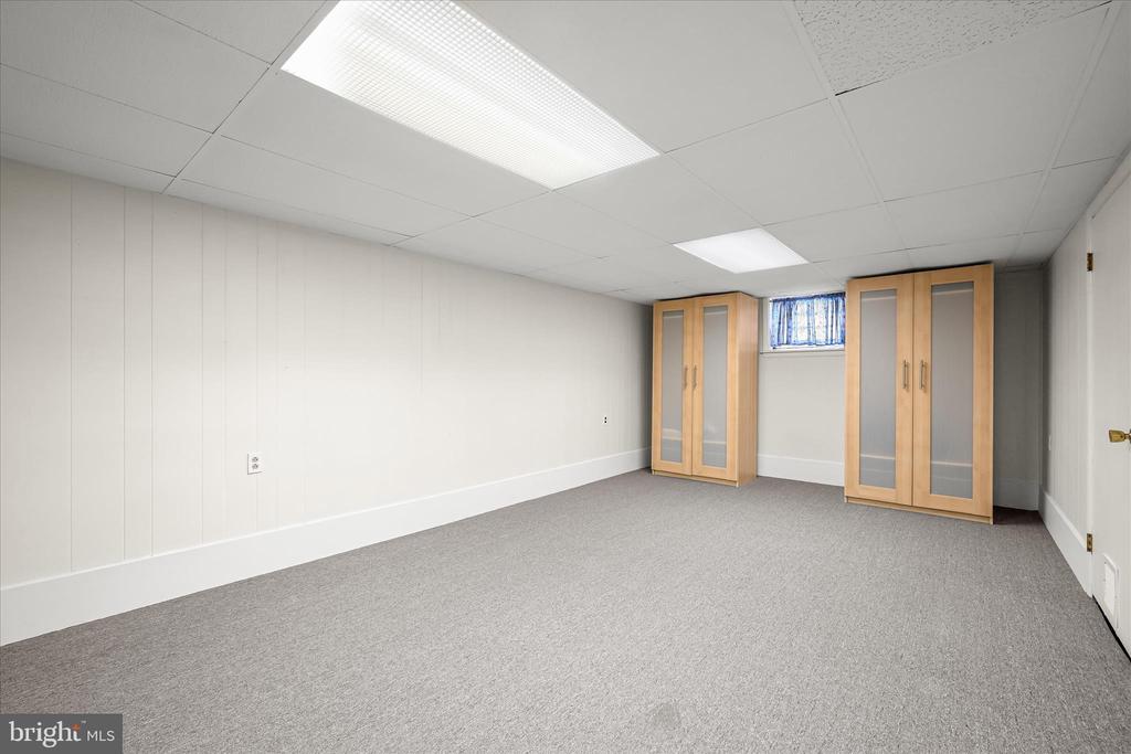 3300 ROSCOMMON DRIVE