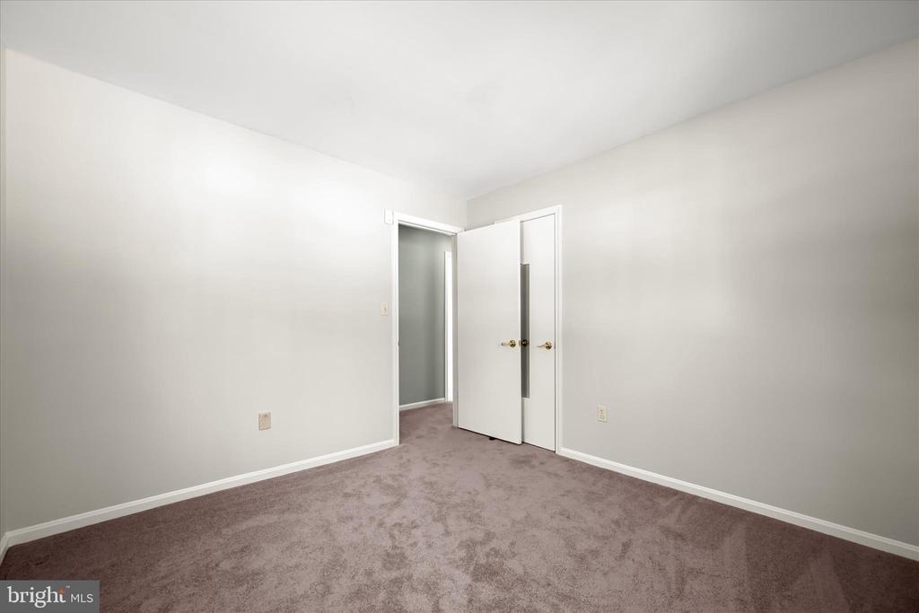 3300 ROSCOMMON DRIVE