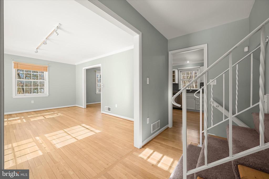 3300 ROSCOMMON DRIVE