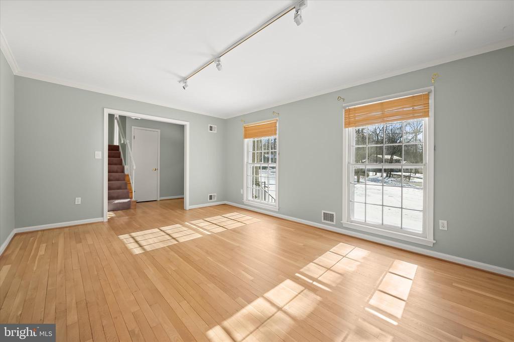 3300 ROSCOMMON DRIVE
