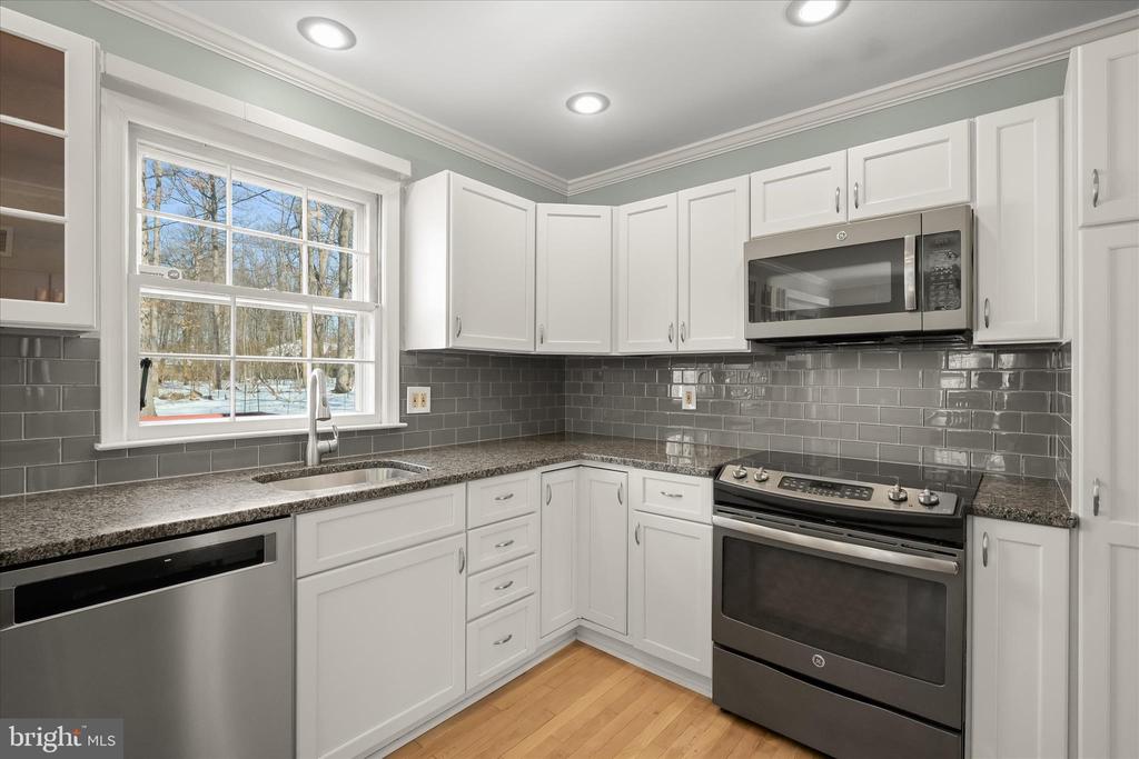 3300 ROSCOMMON DRIVE