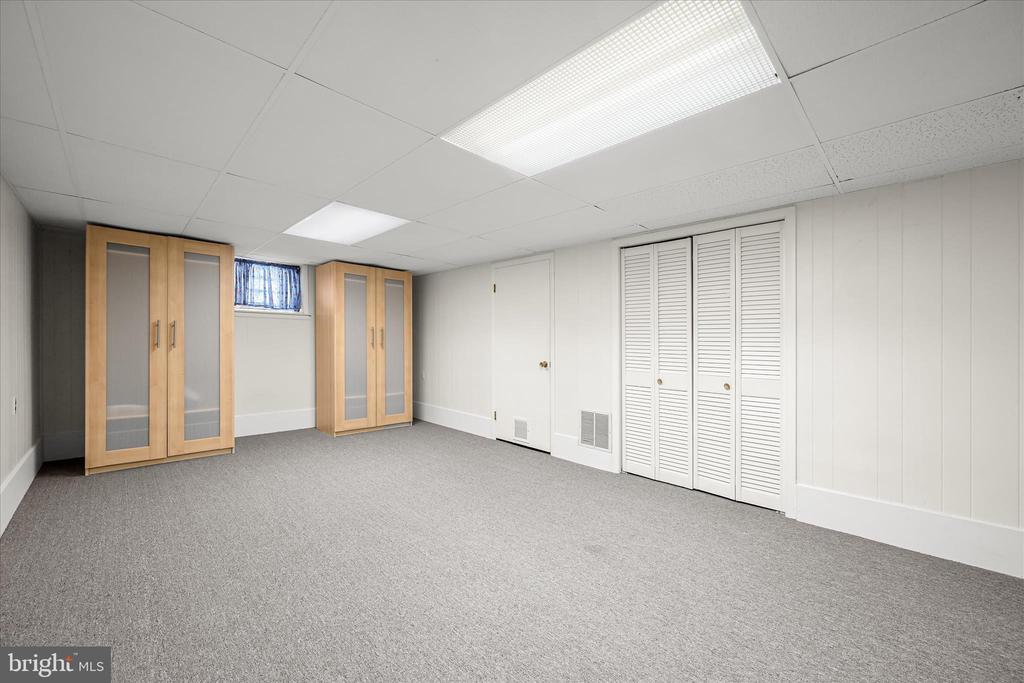 3300 ROSCOMMON DRIVE