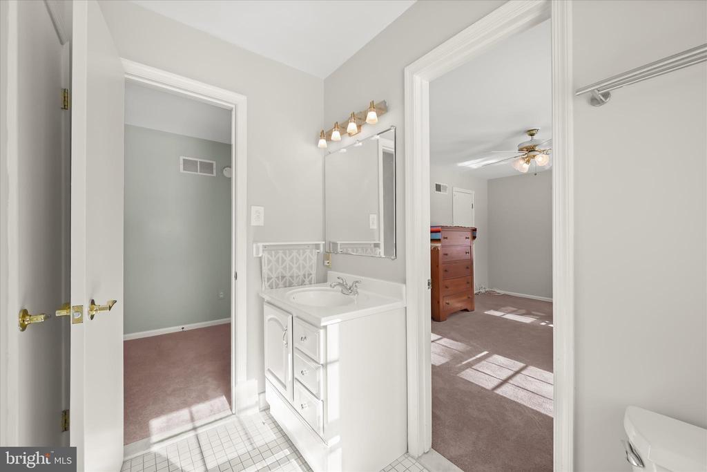 3300 ROSCOMMON DRIVE