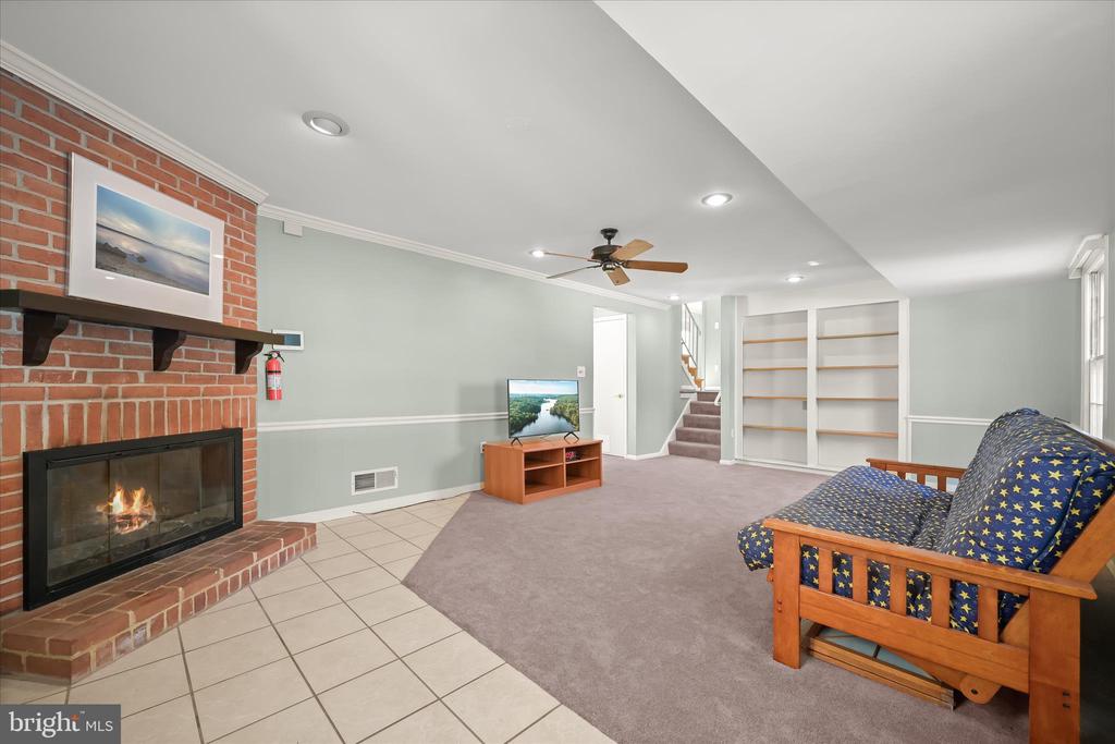 3300 ROSCOMMON DRIVE