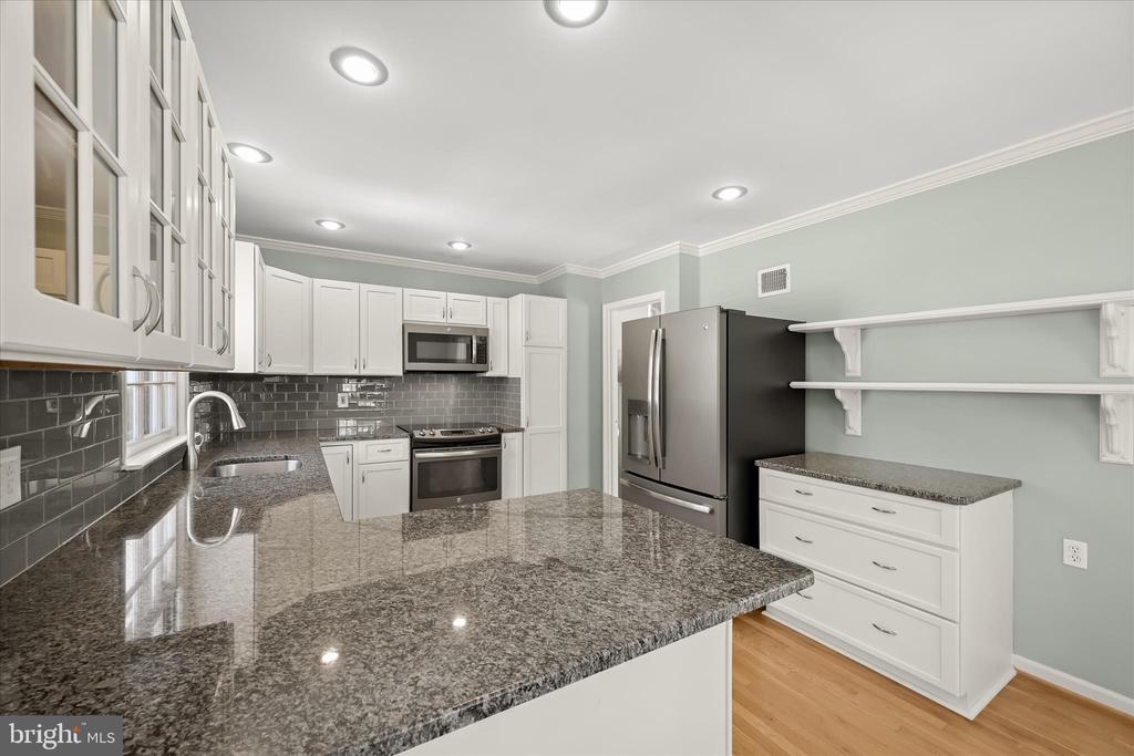 3300 ROSCOMMON DRIVE