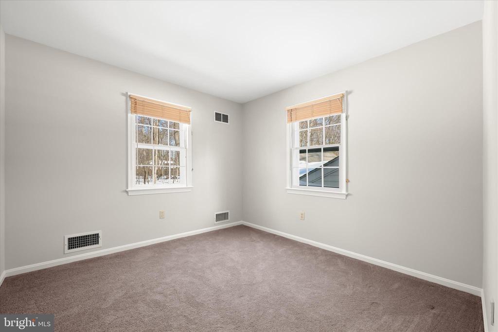 3300 ROSCOMMON DRIVE