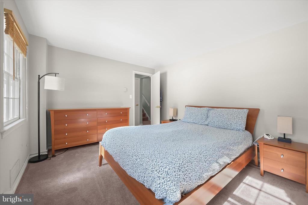 3300 ROSCOMMON DRIVE