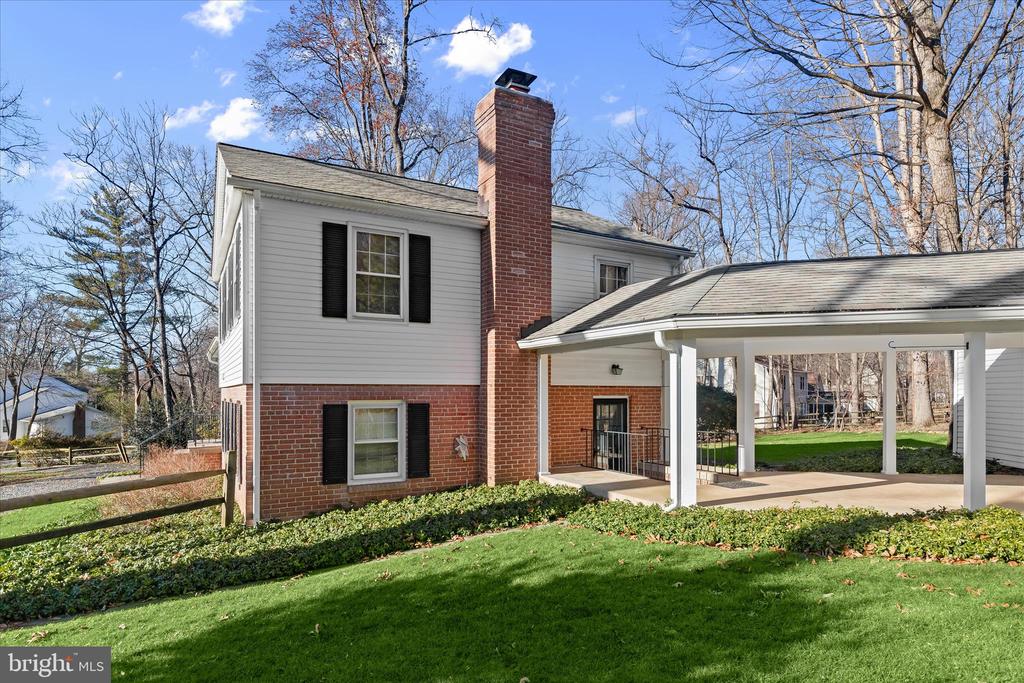3300 ROSCOMMON DRIVE