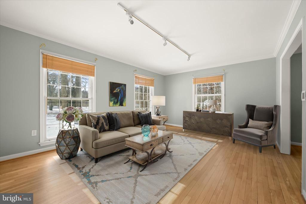 3300 ROSCOMMON DRIVE