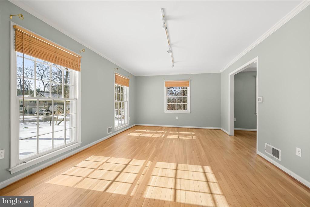 3300 ROSCOMMON DRIVE