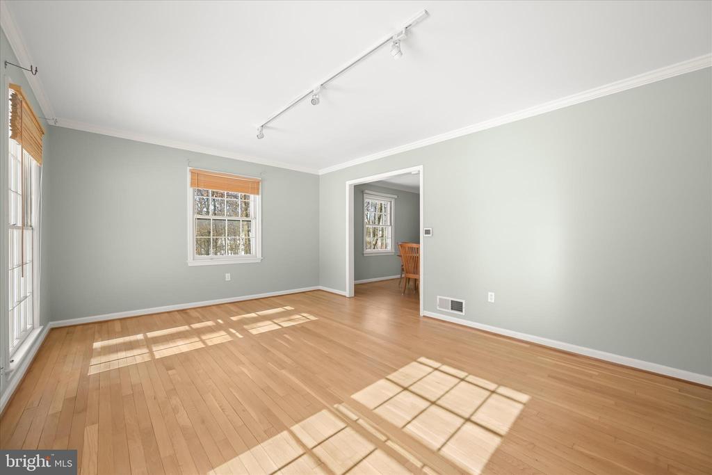 3300 ROSCOMMON DRIVE