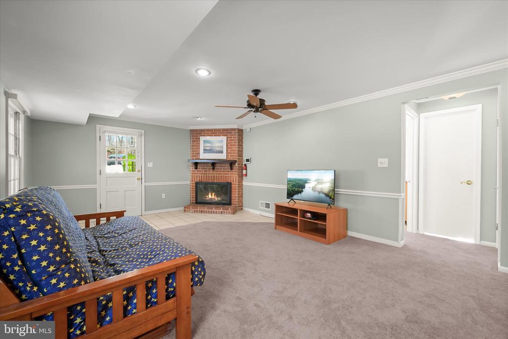 3300 ROSCOMMON DRIVE