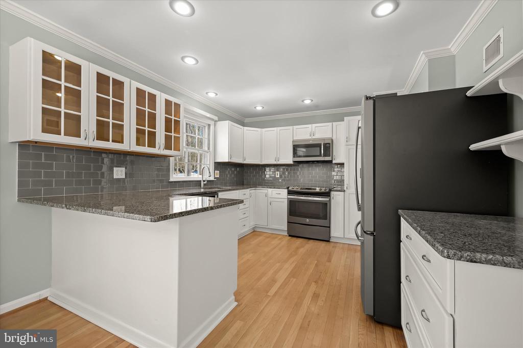 3300 ROSCOMMON DRIVE
