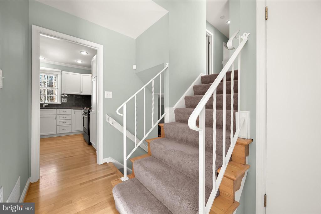 3300 ROSCOMMON DRIVE
