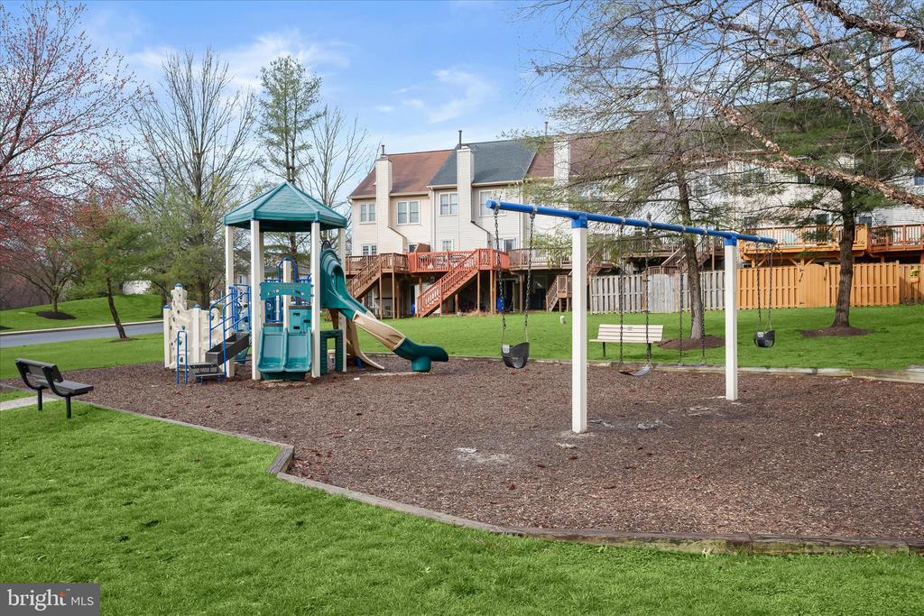 6223 STRATFORD COURT