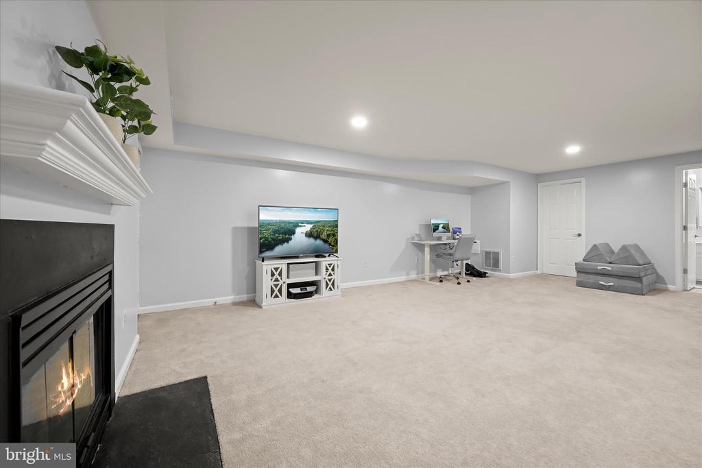 6223 STRATFORD COURT