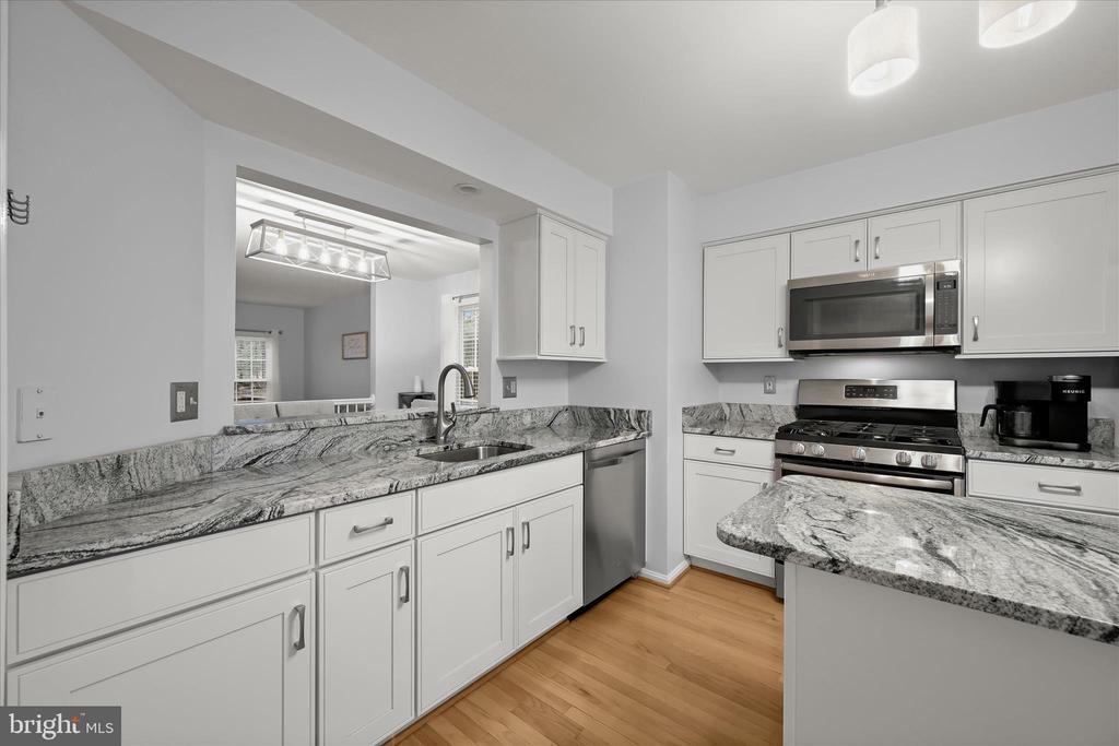 6223 STRATFORD COURT