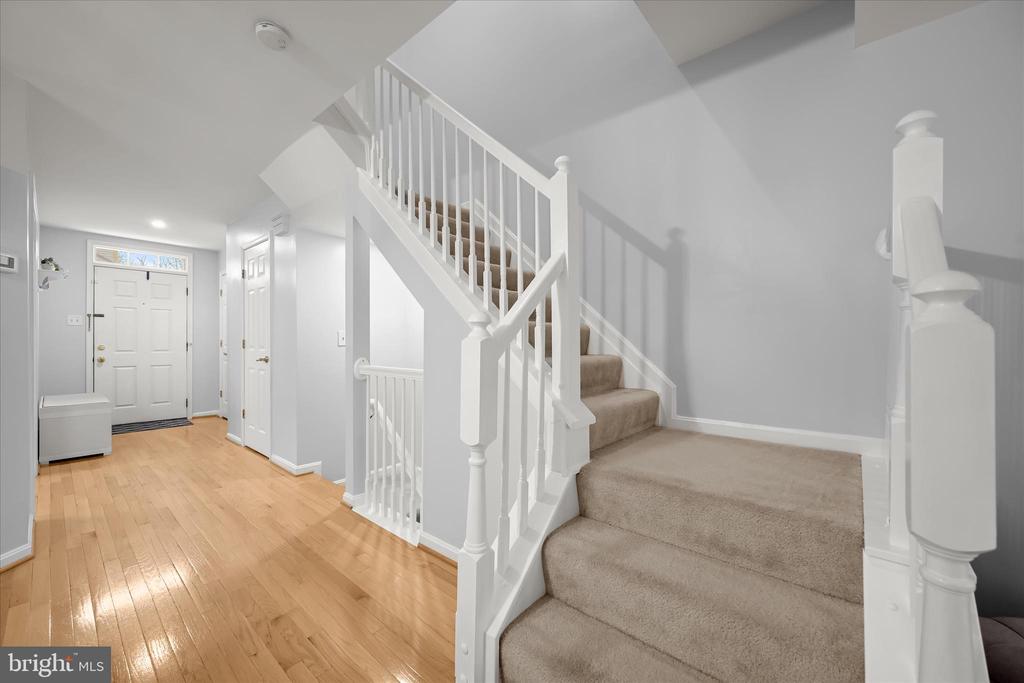 6223 STRATFORD COURT