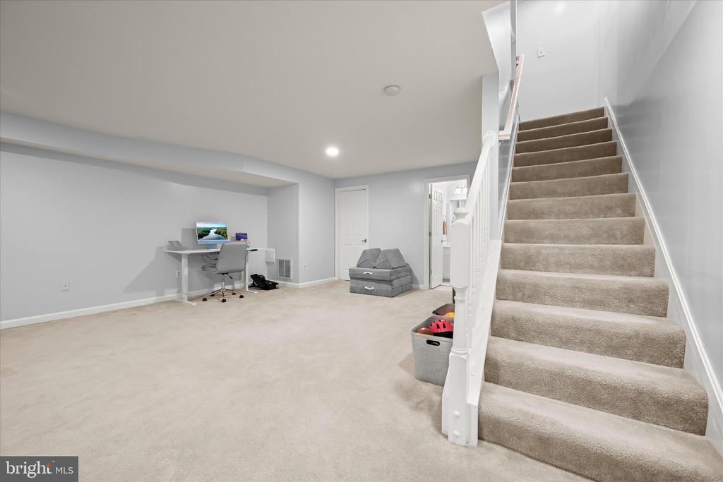 6223 STRATFORD COURT