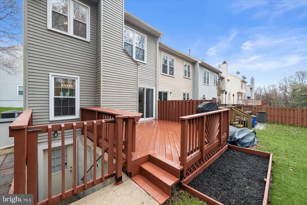 6223 STRATFORD COURT